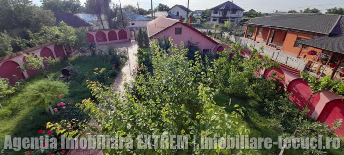 Casa str. Horea Tecuci - curte din balcon