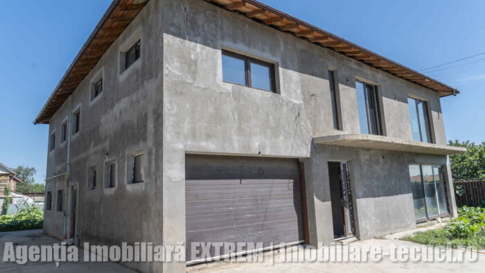 Casa cu 8 camere la rosu in Tecuci - Exterior 1