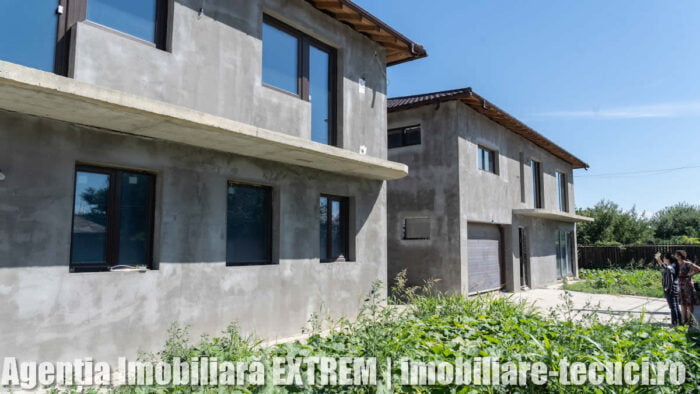 Casa cu 8 camere la rosu in Tecuci - Exterior 2