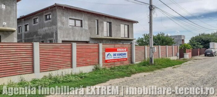 Casa cu 8 camere si 800 mp curte in Tecuci - Exterior stradal