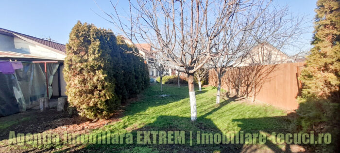 Vilă cu 8 camere şi 700 mp_în Matca_pomi