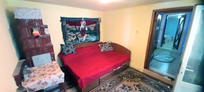 Casa 6 camere _Ivesti_dormitor 3