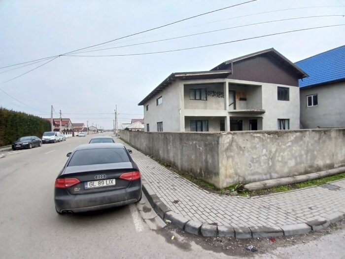 Vilă Spațioasă cu 6 camere_exterior 4