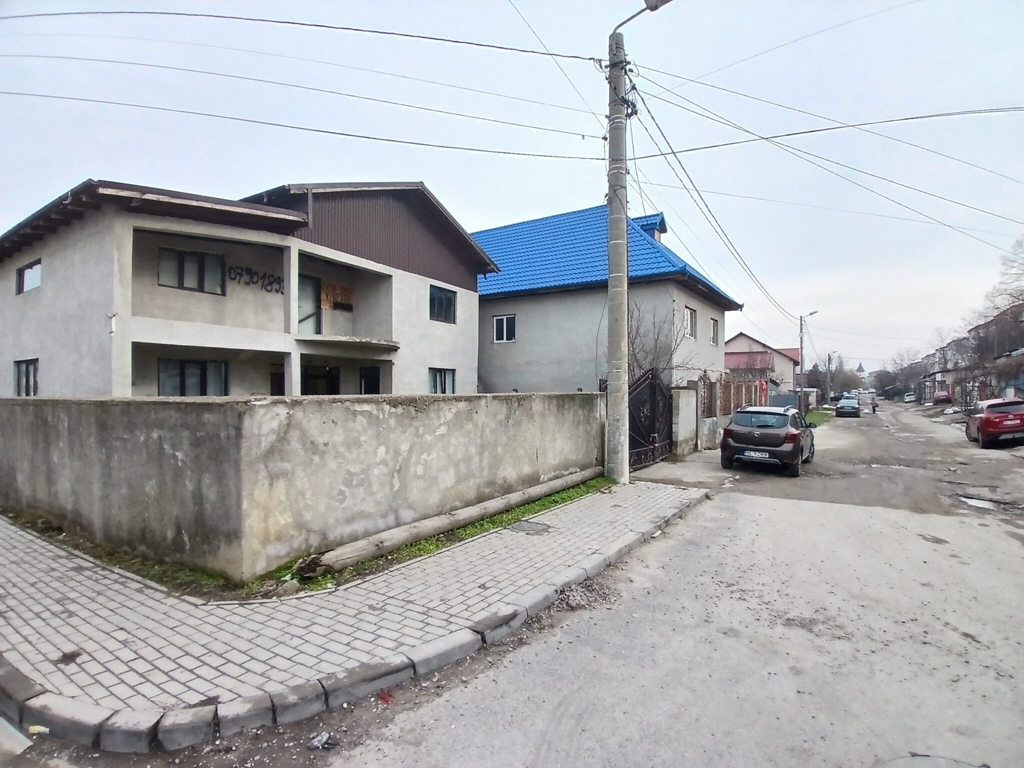Vilă cu 6 camere 300mp teren - Vilă Spațioasă cu 6 camere_exterior 5