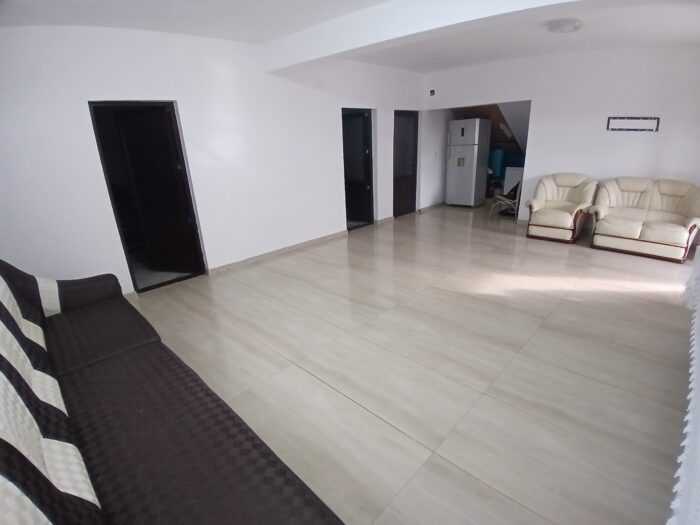 Vilă Spațioasă cu 6 camere_living 2