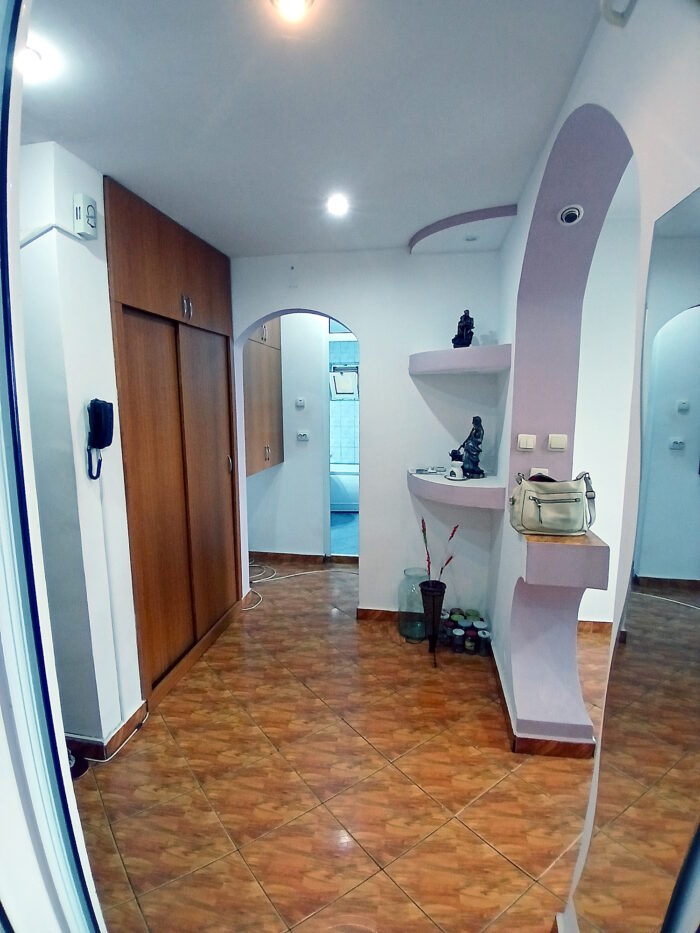 Apartament cu 2 camere 53mp_Tecuci_hol 2