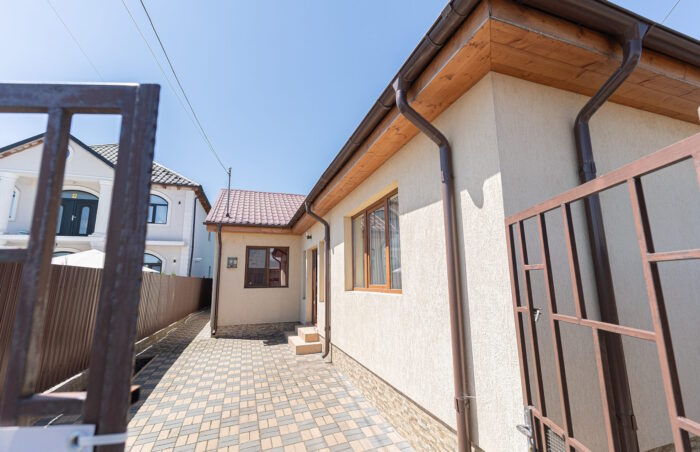 Casă cu 3 camere 100mp, 368mp teren pe strada Focșa din Tecuci