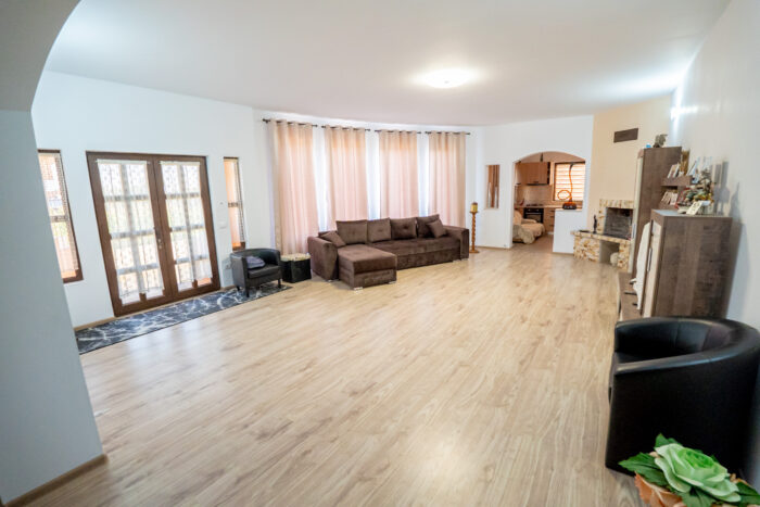 Casa cu 7 camere și 8000mp teren în Furceni (11)